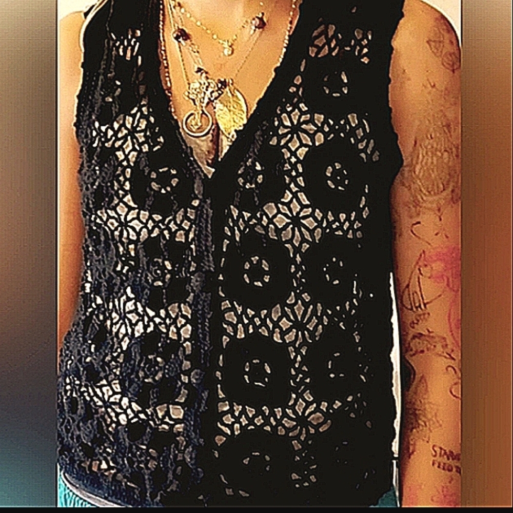 🦋Crochet Vest! So Cute over Everything! EUC